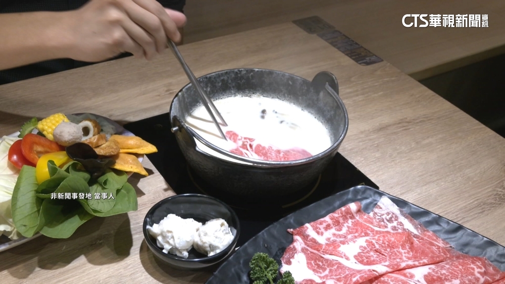 嗑冰沙險吞「蟲蟲翅膀」　火鍋業者致歉：加強清消