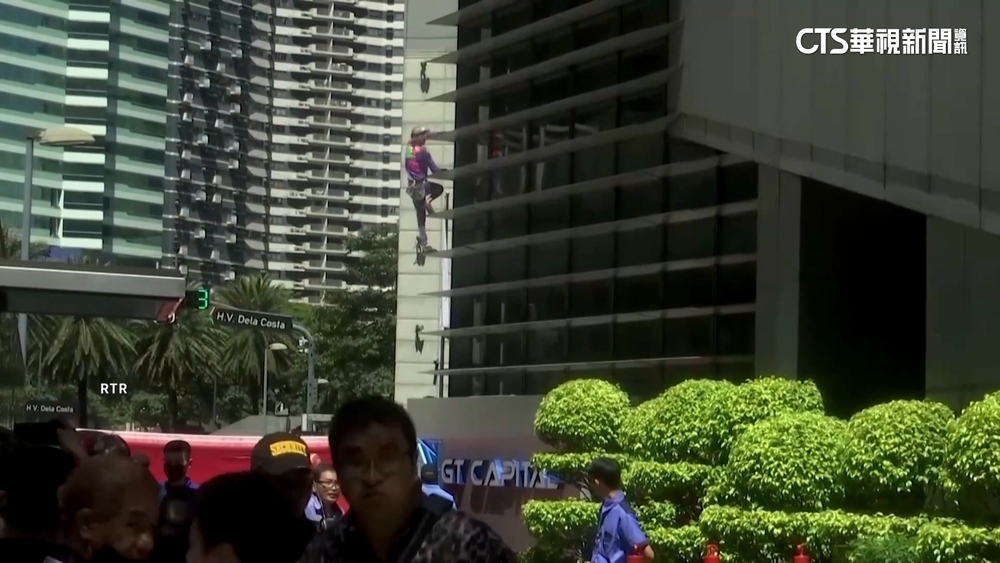 「法國蜘蛛人」爬馬尼拉大樓　挺菲南海主權