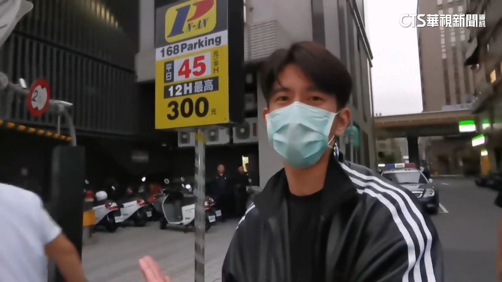 慶生濺血！修杰楷.王柏傑KTV遭毆　警衝包廂控制場面