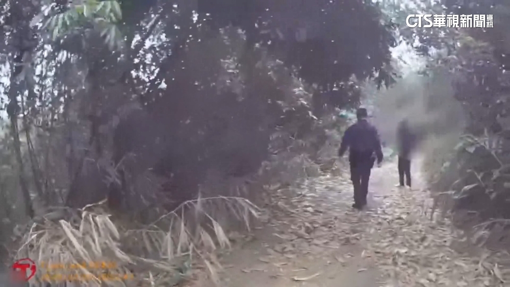 燕巢金山地形複雜　導航帶錯路進「誤區」滑邊坡受困