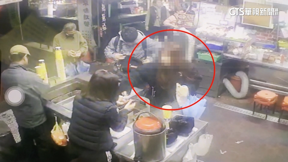 逛市場錢包遭竊？女留學生著急找　原來掉在傘中