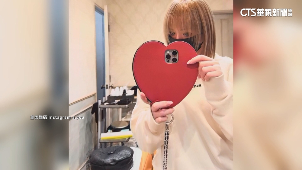 濱崎步秀自拍　手機殼「比臉大」引熱議