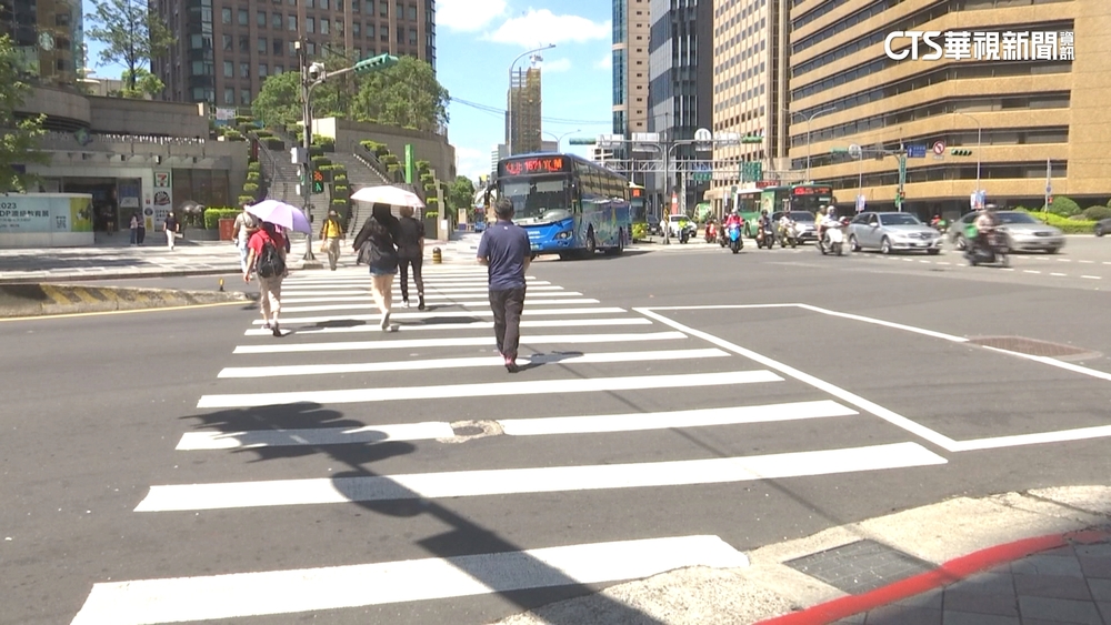 政院通過「行人交通安全設施條例」草案　目標2030年減少行人死亡率50%