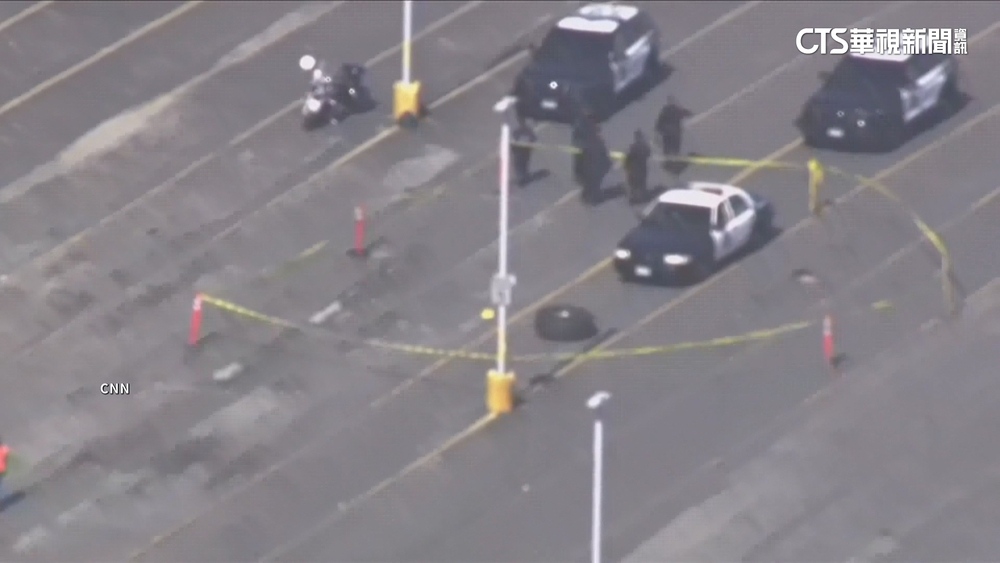 又是波音！　聯航777客機起飛後「掉輪胎」　1車被砸爛