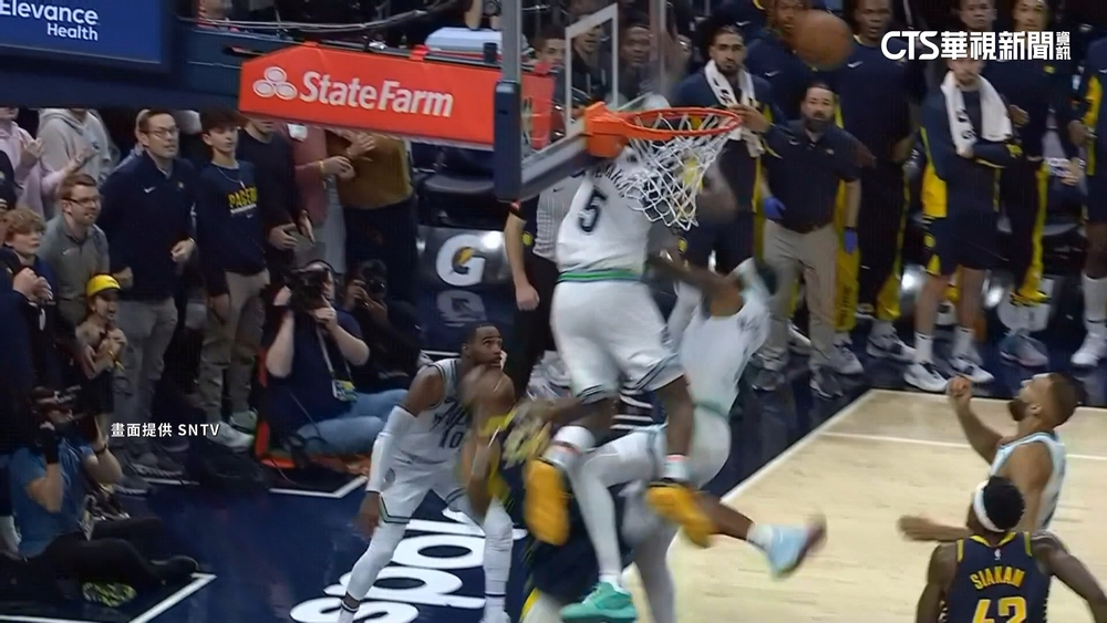 「再見麻辣鍋」太銷魂　Edwards「跳太高」頭撞籃框