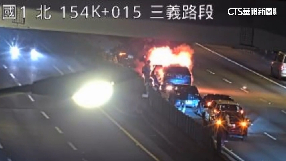 國道三義路段6車連環撞　火燒車傳出爆炸聲