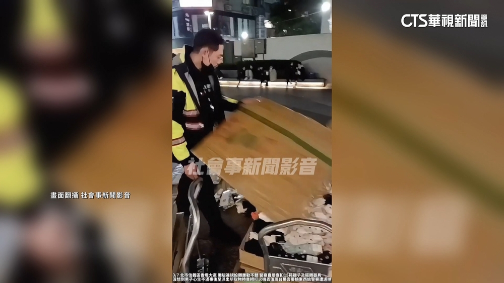 捷運中山站違規擺攤遭翻倒　警：三度驅離屢勸不聽