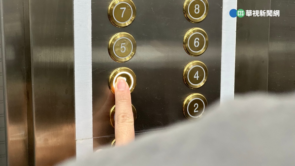 不繳維修費仍搭電梯 新竹男貼公告批「無恥瘋狗」 結局慘了