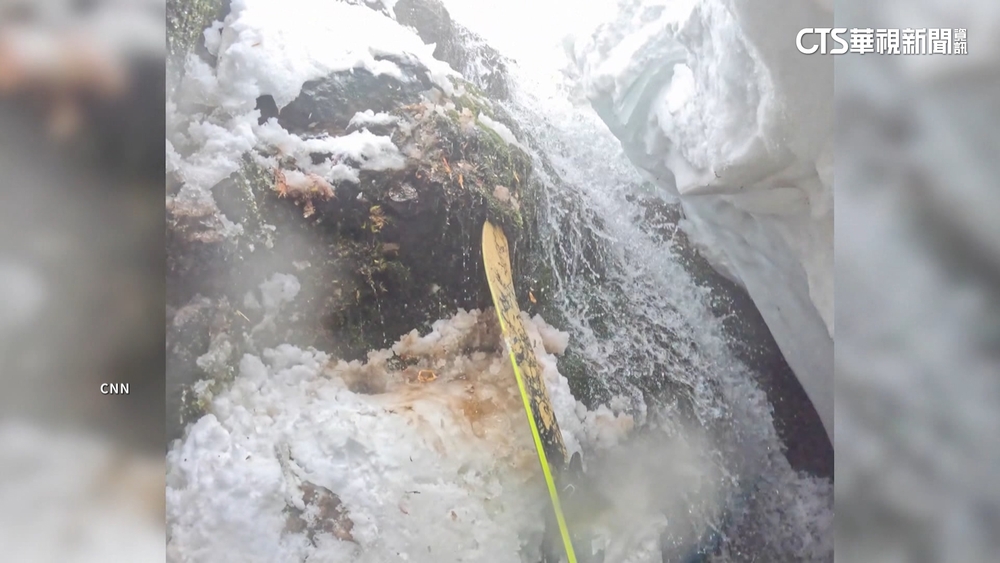紐國滑雪客驚險一幕　積雪融化意外墜山澗