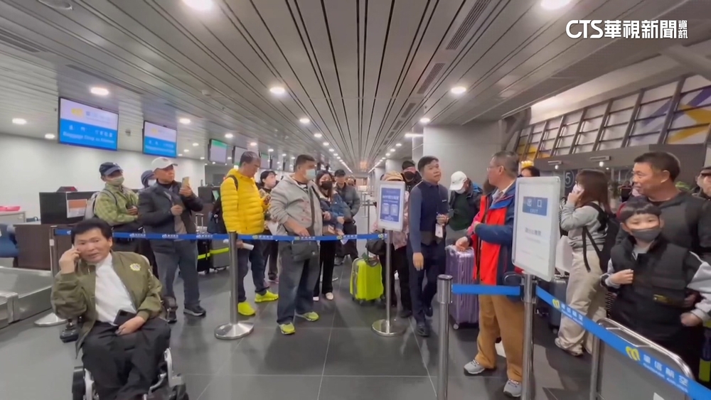 起霧又缺急救設備　華信飛金門延1天.影響200人