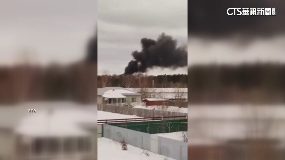 俄軍用運輸機　疑因引擎起火墜毀15人全罹難