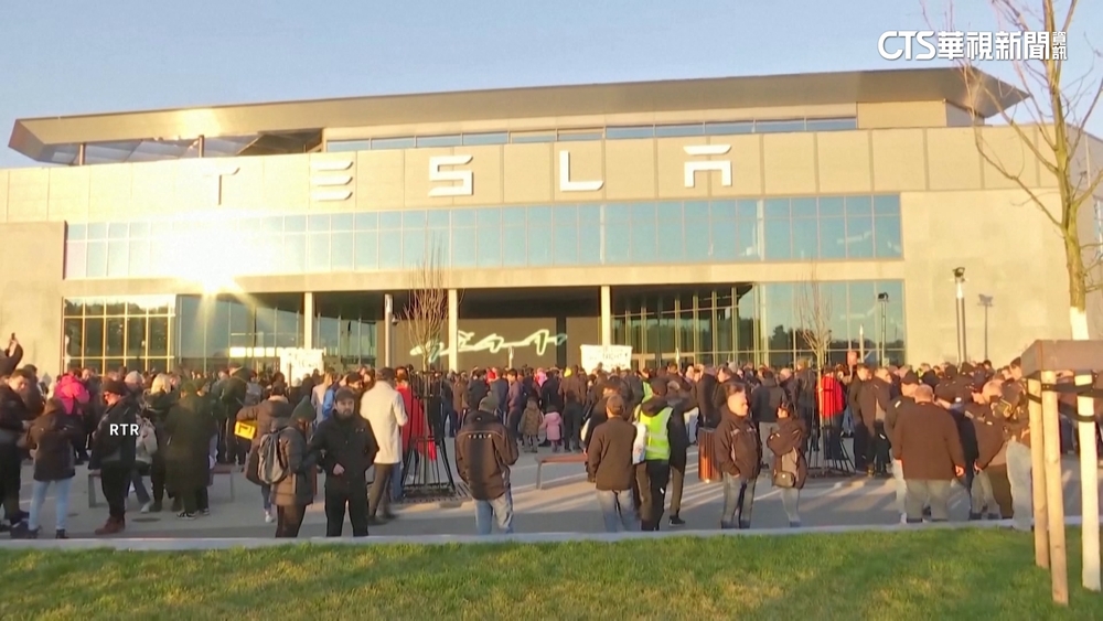馬斯克視察特斯拉德國廠　宣布復工