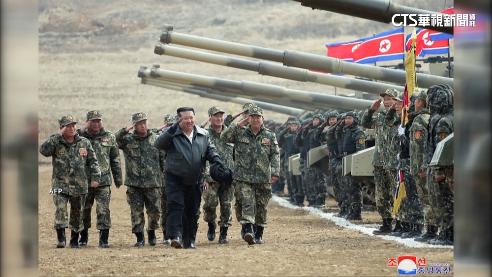 金正恩視察戰車部隊　親駕新型坦克　官兵呼「萬歲」