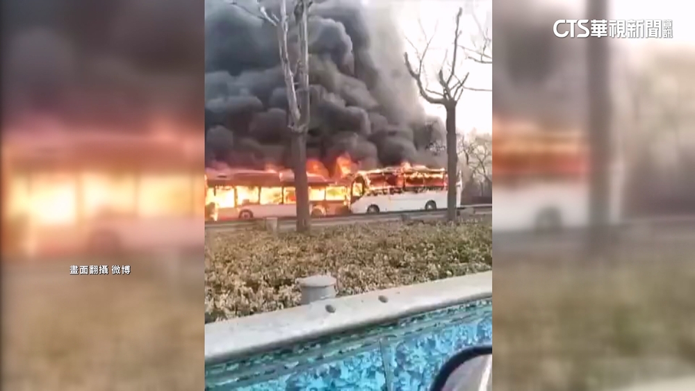 天津大巴撞公車竄火燒到剩骨架　1死37傷