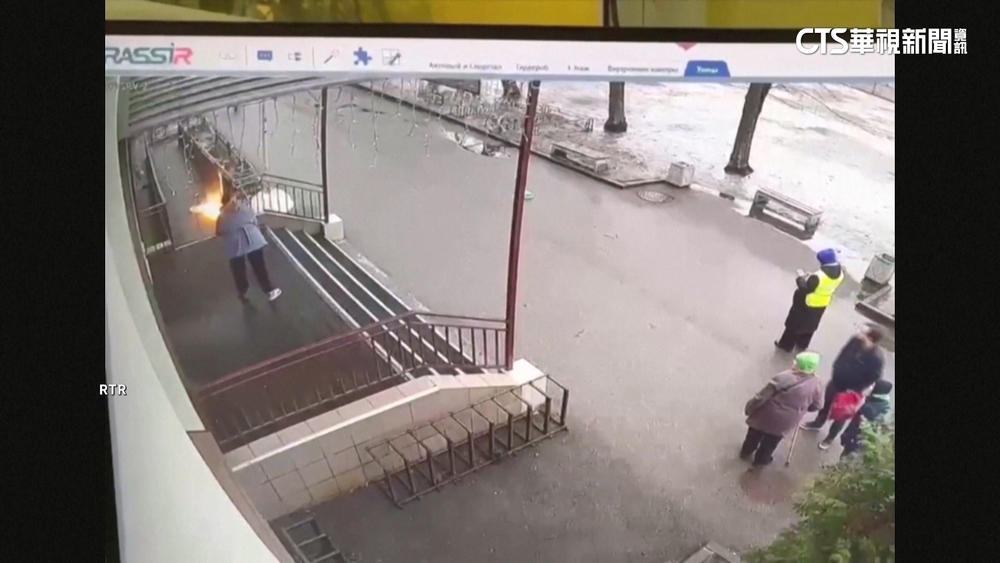 不滿普丁鐵定連任　俄人民擲汽油彈.縱火燒投票所