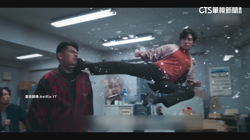 知名漫畫改編電影上映　鈴木亮平飾演男主角