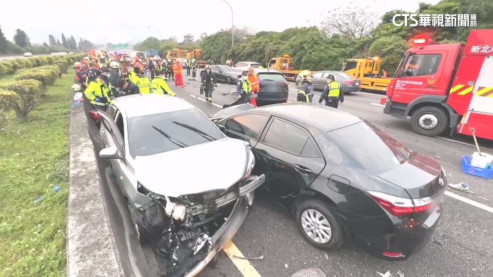 國3安坑隧道口9車追撞2死　聯結車撞車釀禍