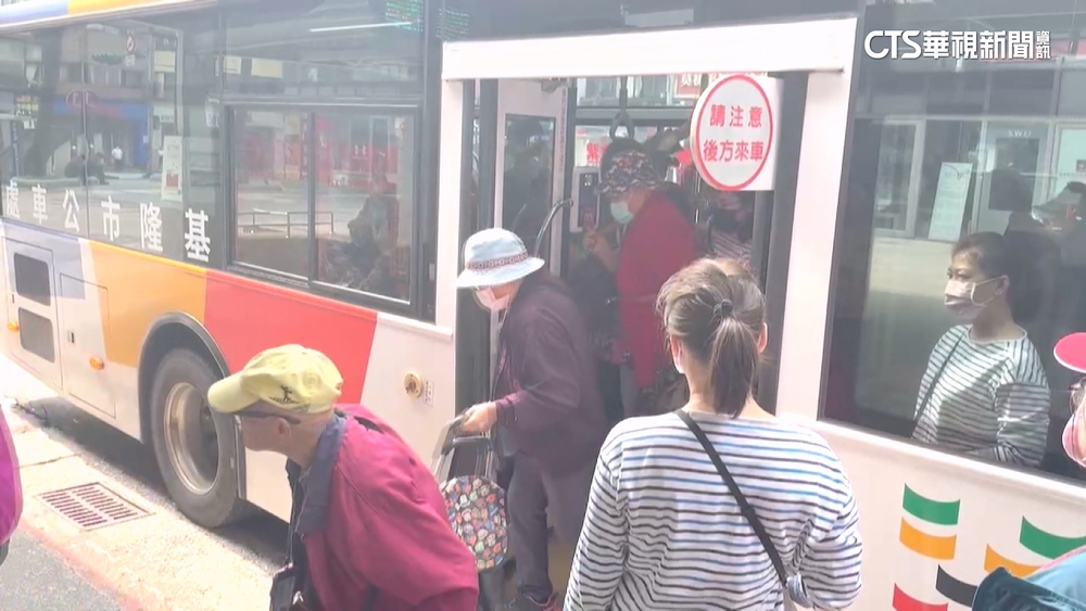 長者跌2次！　客控司機「沒幫忙」　總站長：有詢問後離開