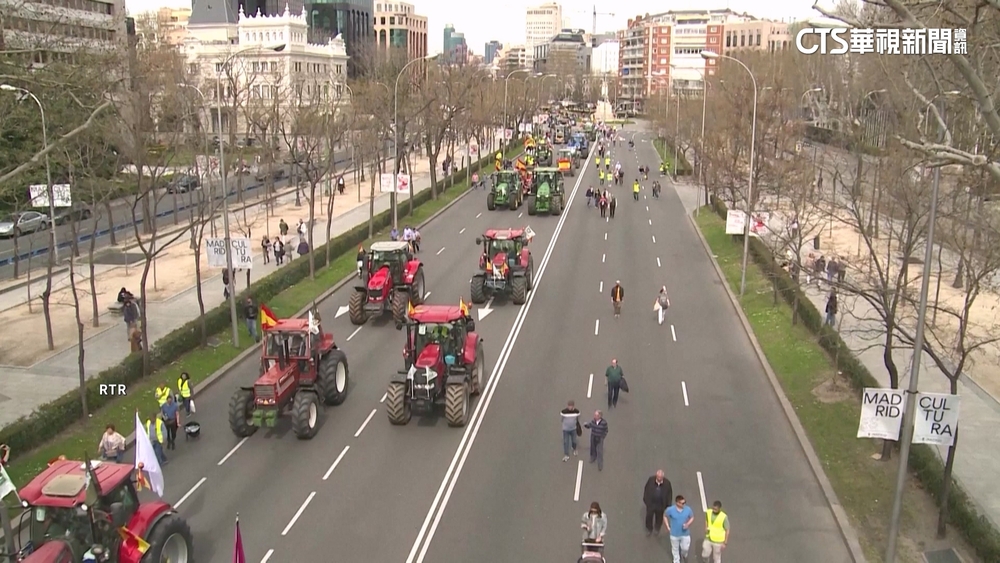 西班牙農夫抗議生計艱難　開拖拉機遊街示威