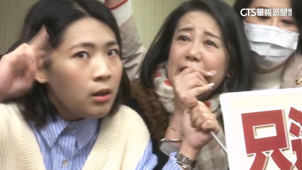 女人的戰爭！綠委1打3被包夾　吳思瑤：她比我魁梧