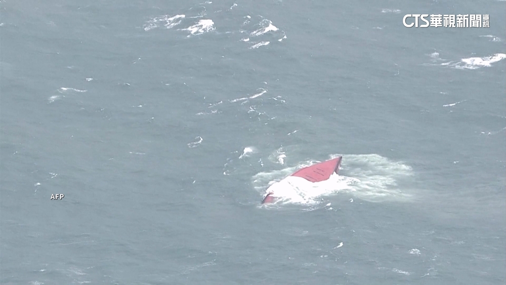 南韓化學船日本外海翻覆　11人落海8死2失蹤