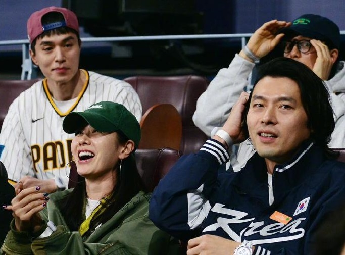 迫降、死鬼CP合體！玄彬、孫藝真看MLB比賽 同框孔劉、李棟旭網暴動