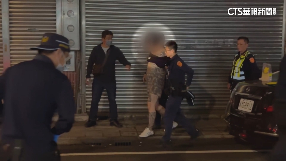 犯前PO槍照挑釁+穿防彈背心　警搜嫌住家如軍火庫