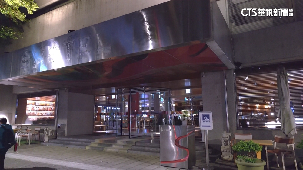 切割大S？　汪小菲S HOTEL無預警拆招牌.更名