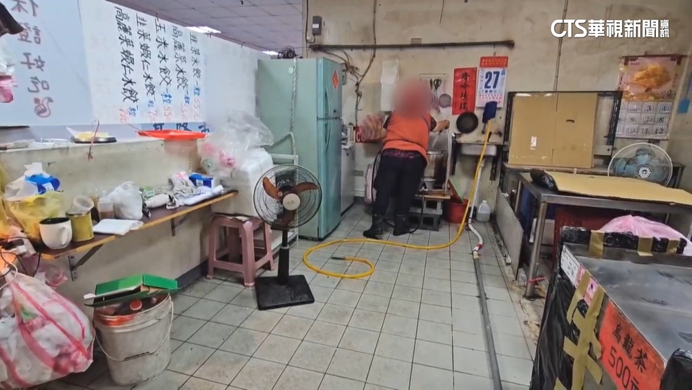 點水餃外送驚見「蟑螂亂竄」　店家道歉：不再用紙板