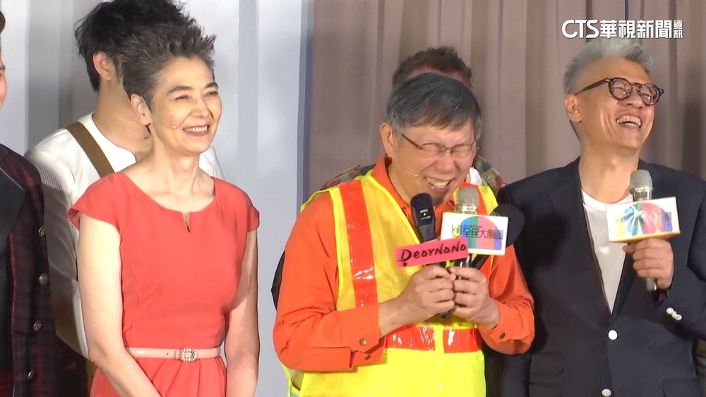 柯文哲舞台劇造型曝光　涉偷竊台智光公文再動肝火