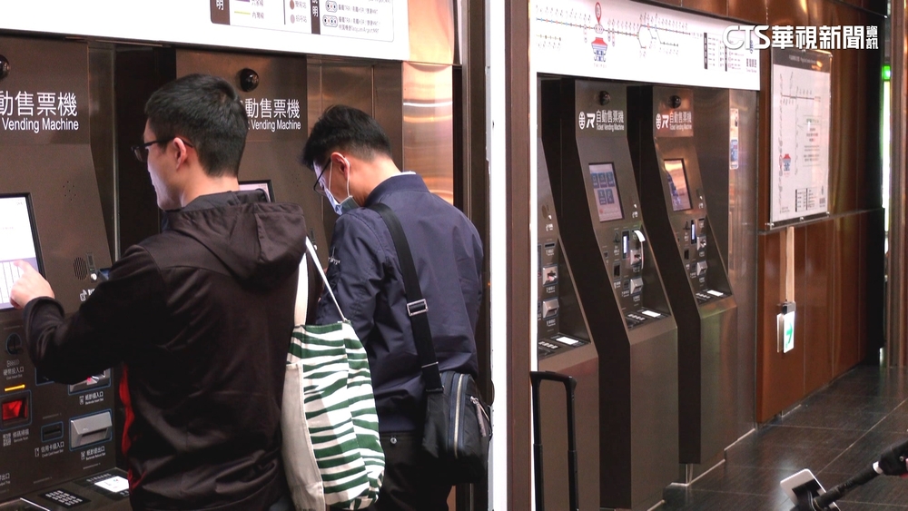 台鐵自動購票機「晚間9點停機」　立委轟：比人輕鬆