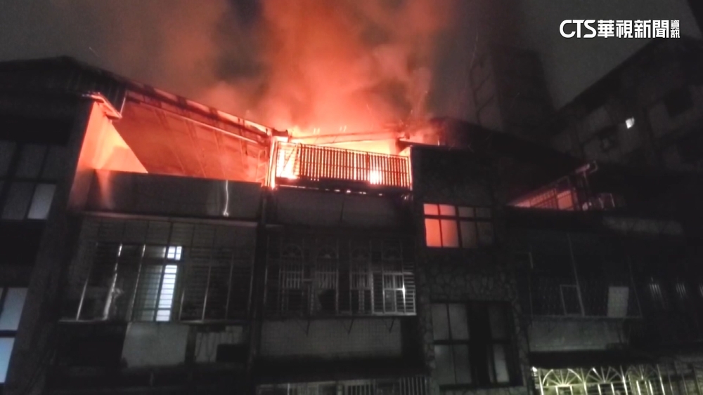 北市民宅火！　起火點疑在頂樓加蓋　祖孫倆逃出