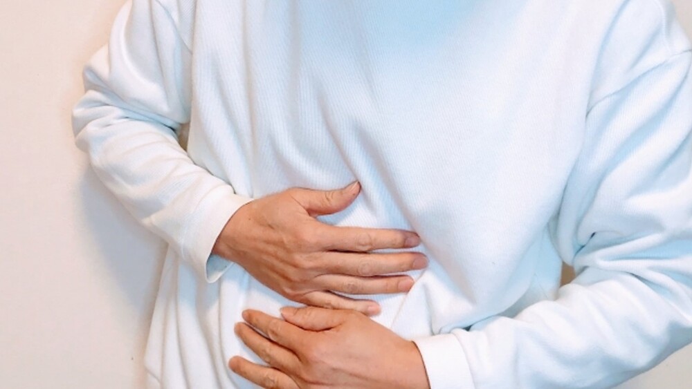 醫回憶「疑食物中毒」一天狂拉30次以上　躺床2週才挺過