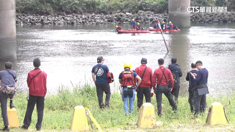 找到了！　男國一自撞護欄墜河家屬急認屍