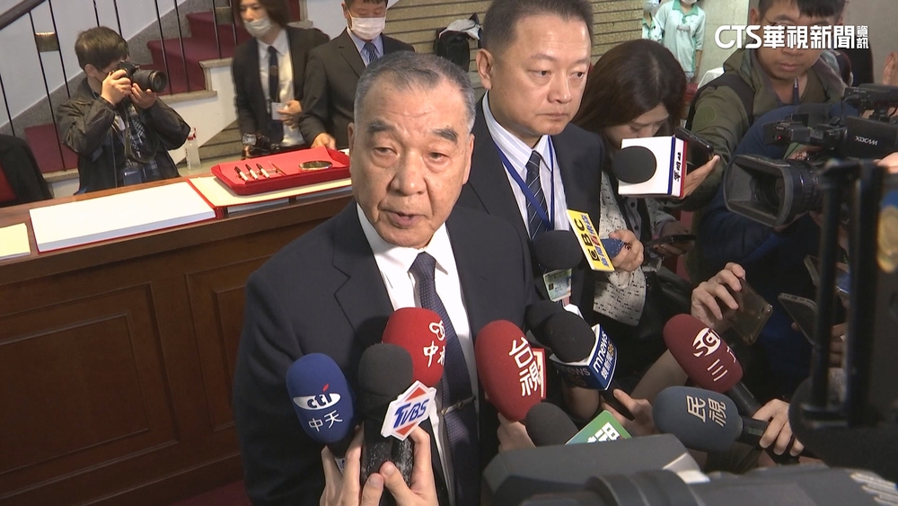 兒爆染黃.邱國正請辭　總統慰留：應坐鎮崗位