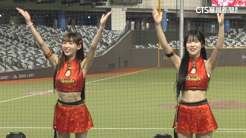 中職開幕戰　李多慧.林襄首穿小龍女隊服亮相