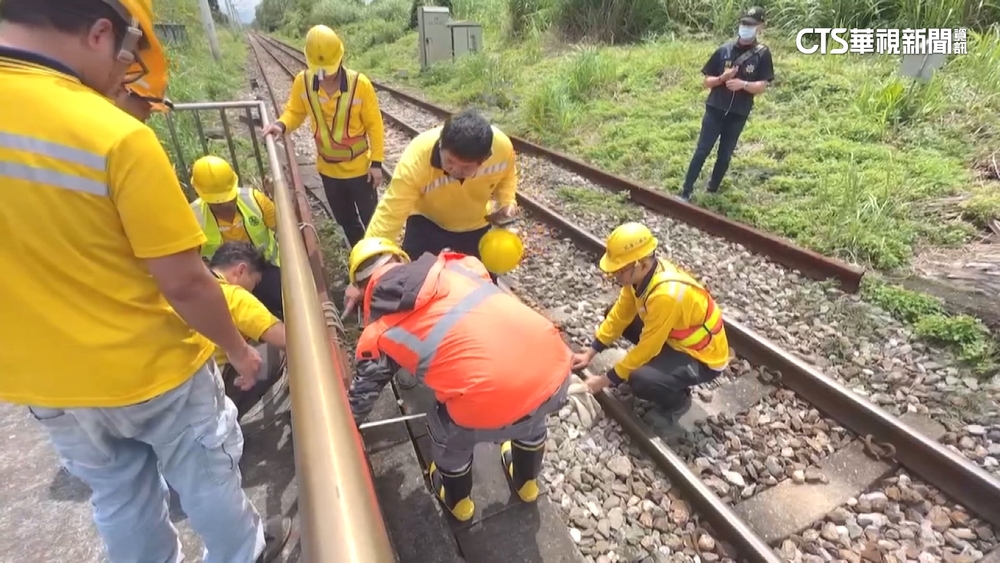 鳴日號擦撞「業務鋼軌」電瓶蓋受損　70乘客無傷