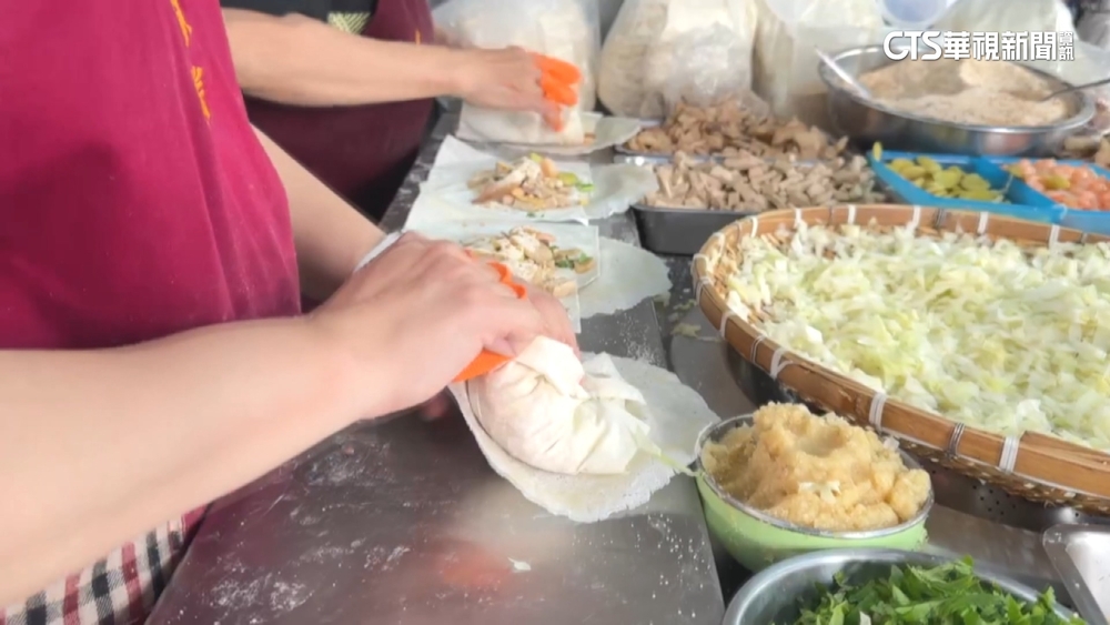 清明掃墓季　應景美食潤餅夯　台南名店湧現購買人潮