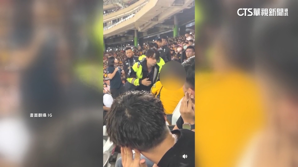 首例！大巨蛋嗨看職棒　球迷爛醉踢椅背遭「抬」出場