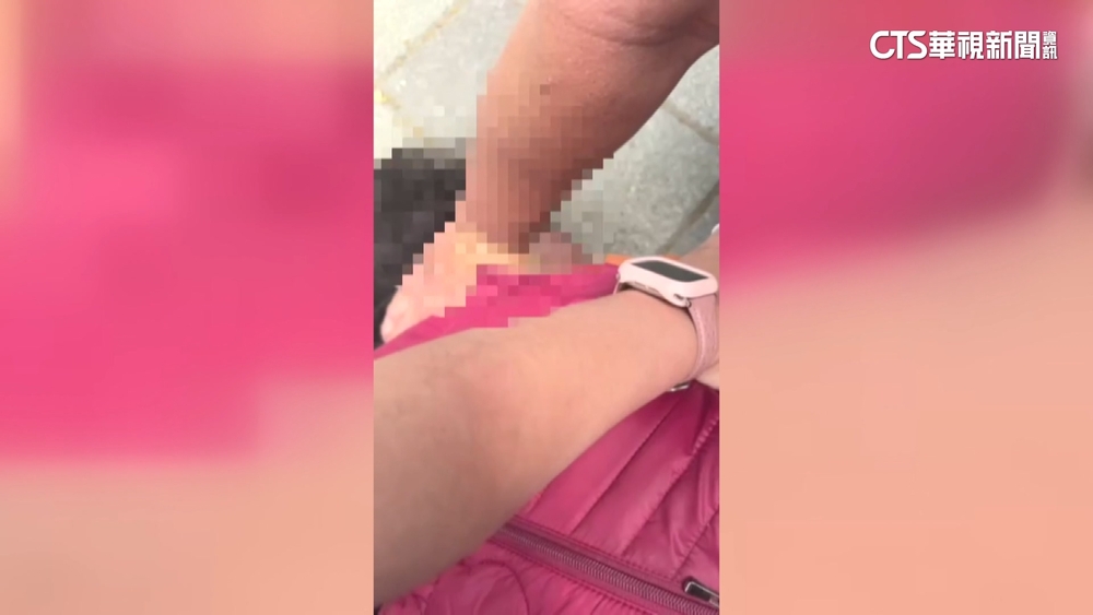 女警勸架反遭婦攻擊　路人出手合力制伏