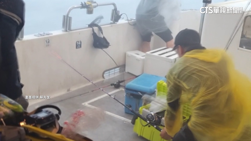出海遇強風暴雨　海釣船變「海盜船」驚險搖晃