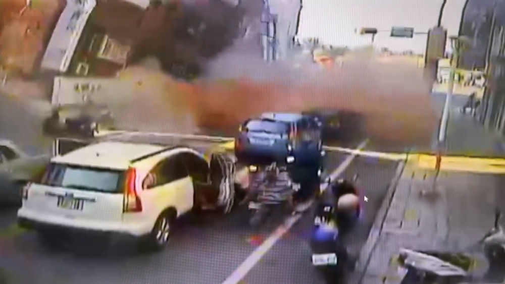 天王星大樓傾斜瞬間