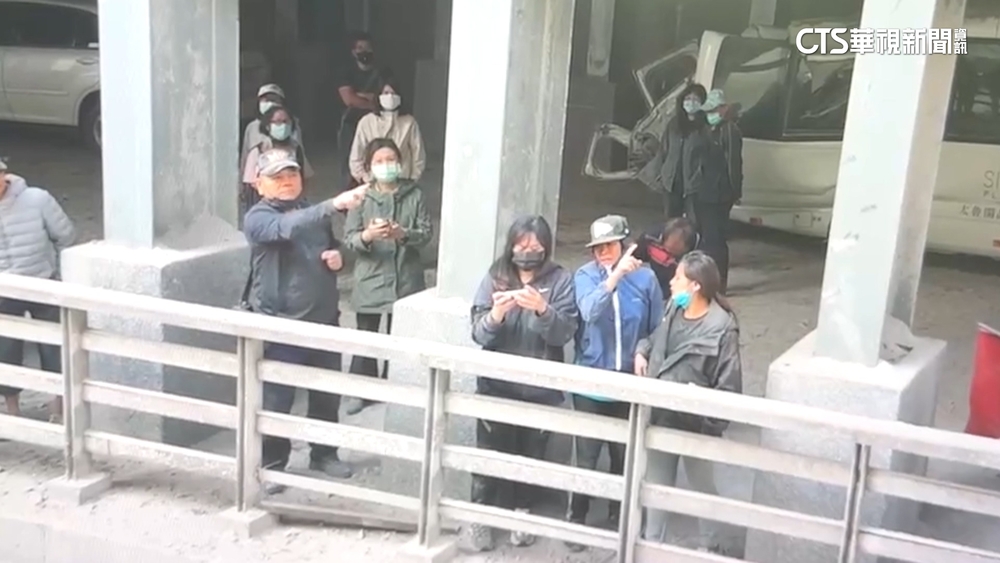 空拍機發現晶英員工　逾20人受困明隧道搖旗呼救