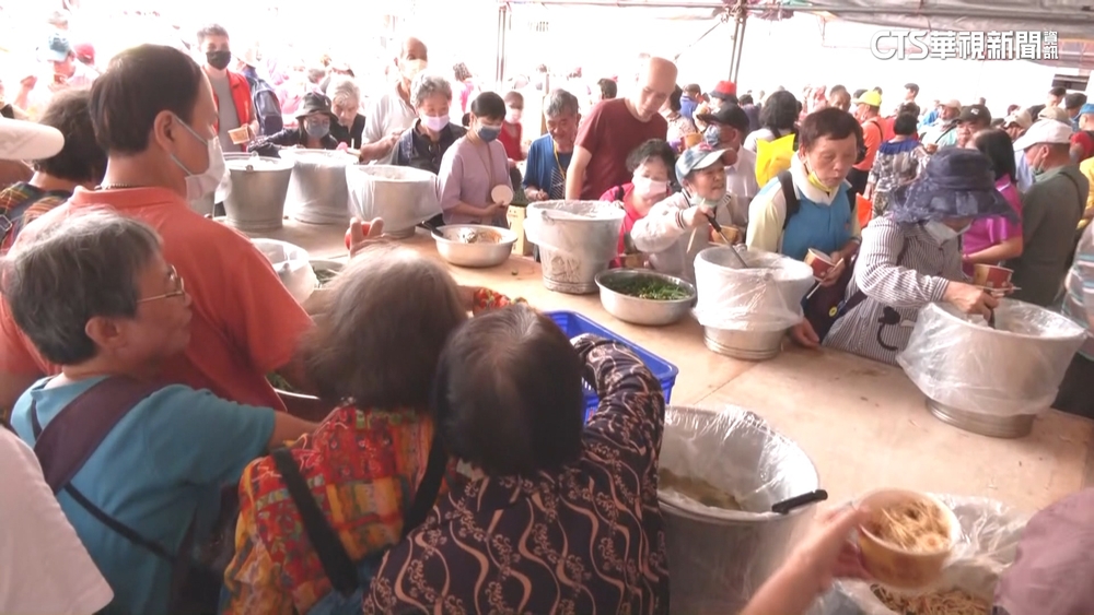 大甲媽起駕人潮估破20萬　5百萬餐食免費供信徒吃