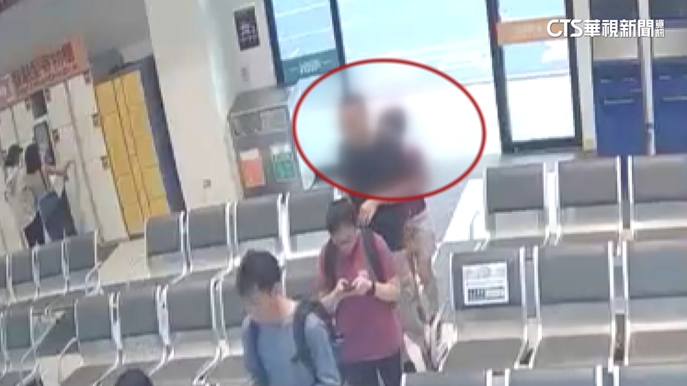 最新影像曝！星國夫婦搭觀光巴士　提早下車後失聯