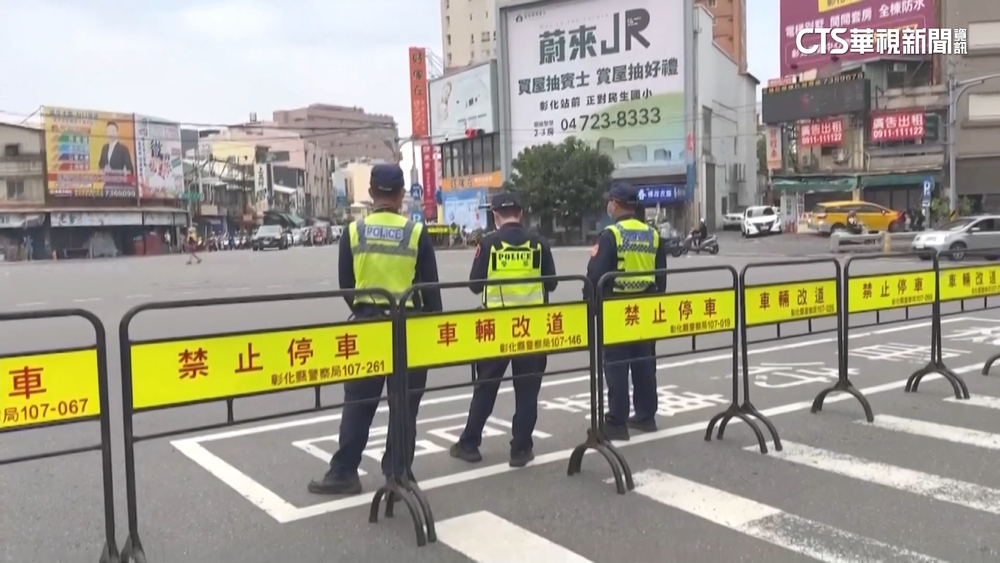 一級戰區「民生地下道」　警派武術教官護鑾轎