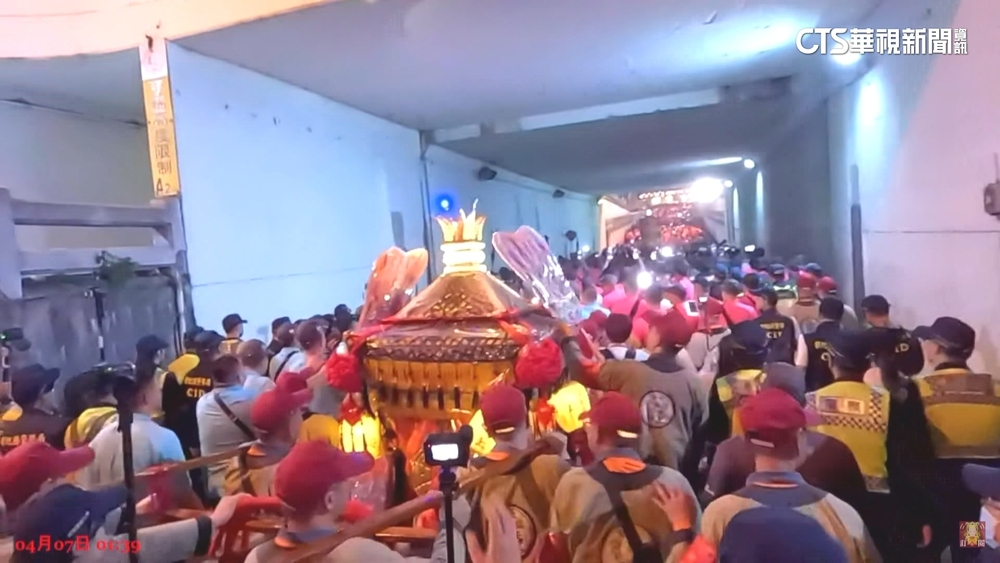 大甲媽慢6小時進彰化　平靜通過「一級戰區」