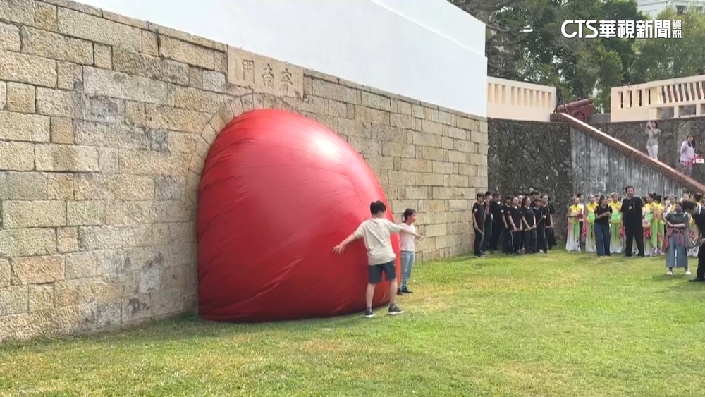 紅球計畫最終場　民眾搶拍照.打卡不捨說再見