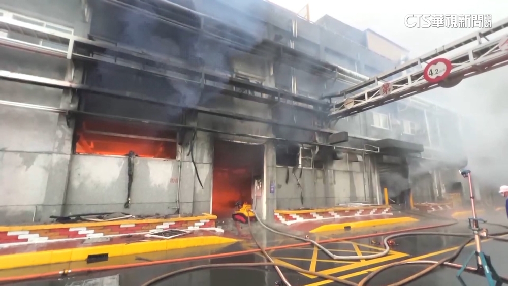 泰山南亞塑膠廠大火竄濃煙! 下風處居民請緊閉門窗