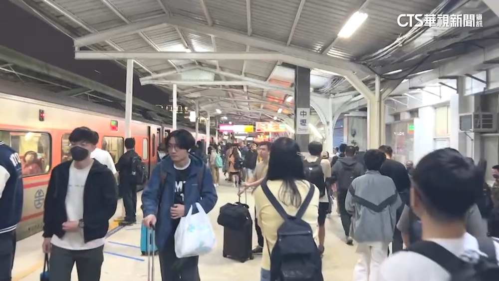 桃園內壢火車站號誌故障 一度影響16列次
